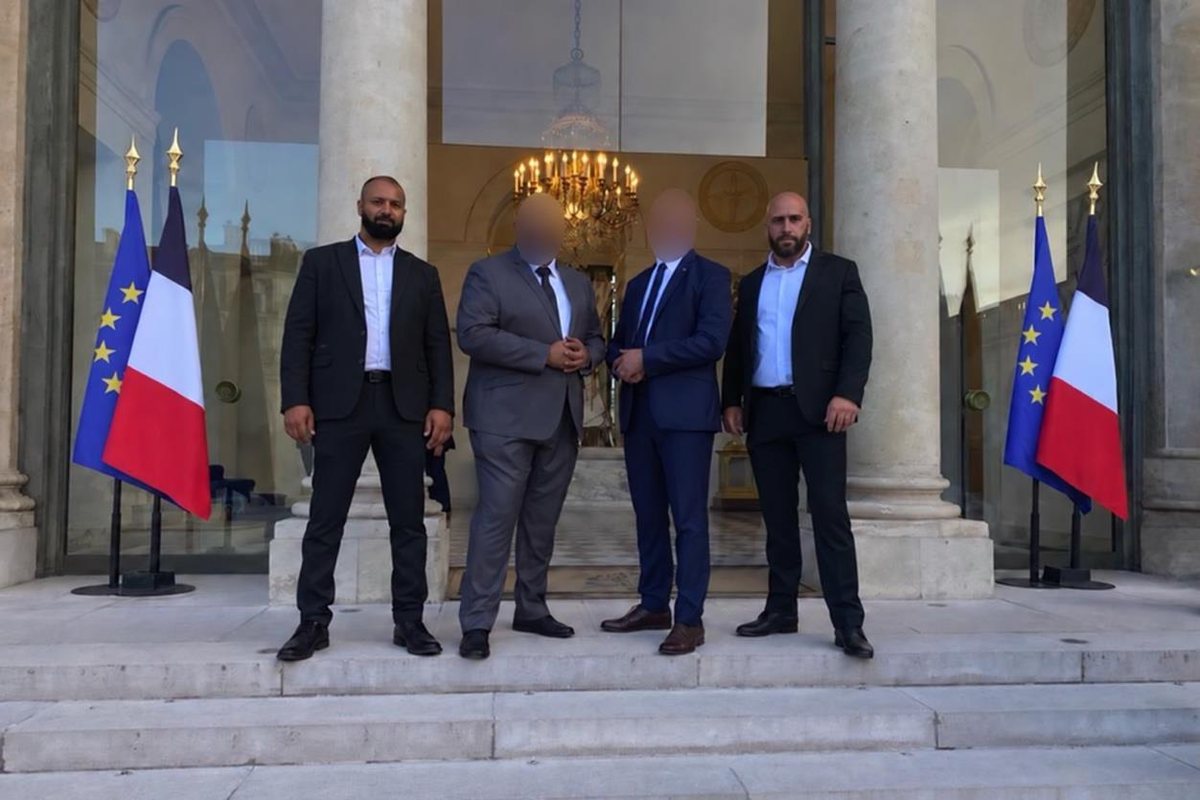Jérémy Baudeau et Amine Bsikri, fondateurs de S.F.P.R, avec deux personnes aux visages floutés